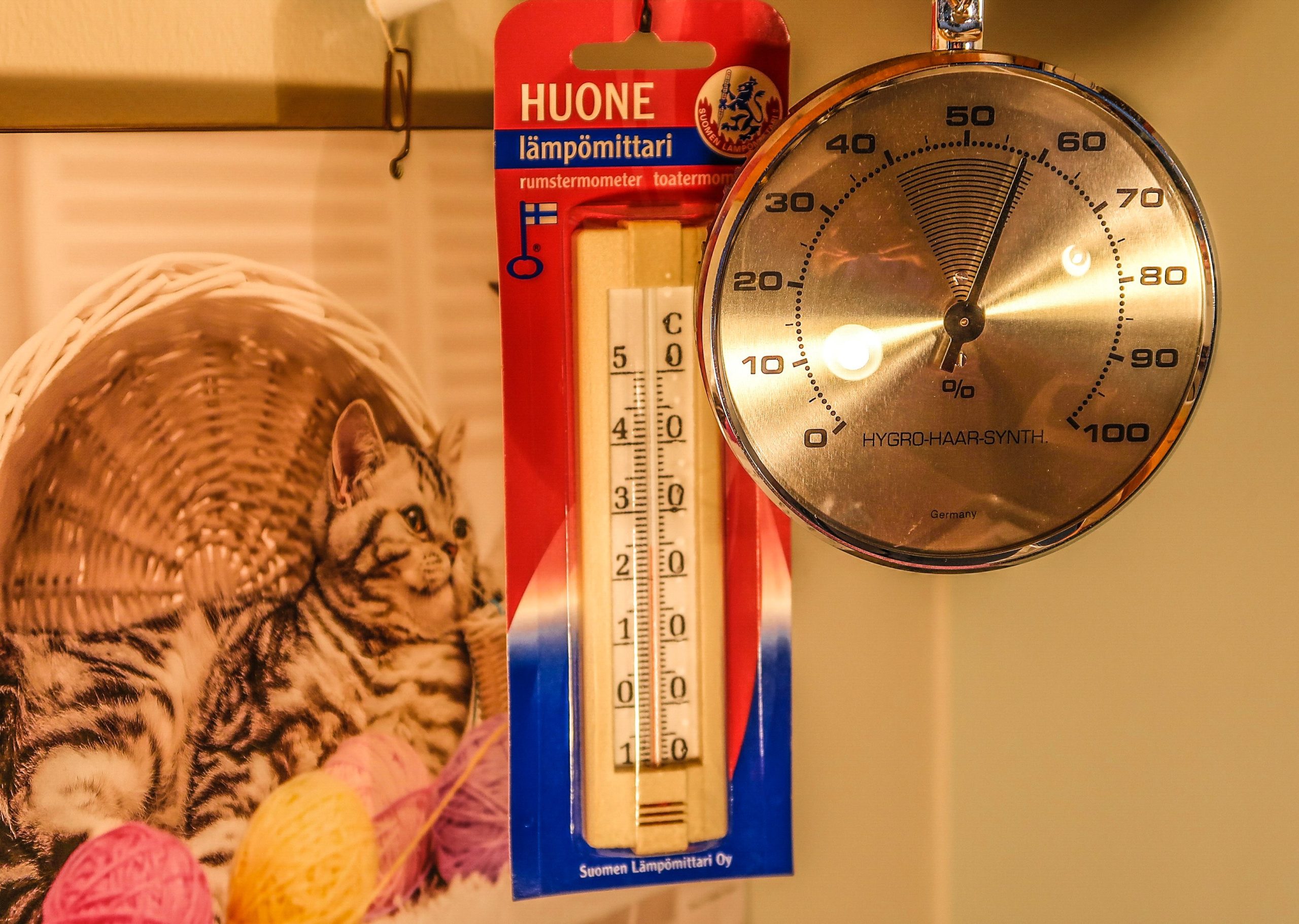 Room weather station displaying temperature and relative humidity